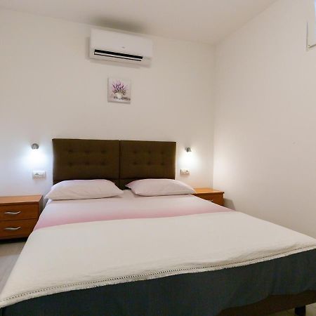 Amoroso Apartment 200M From Sea Πόρετς Εξωτερικό φωτογραφία