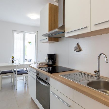 Amoroso Apartment 200M From Sea Πόρετς Εξωτερικό φωτογραφία