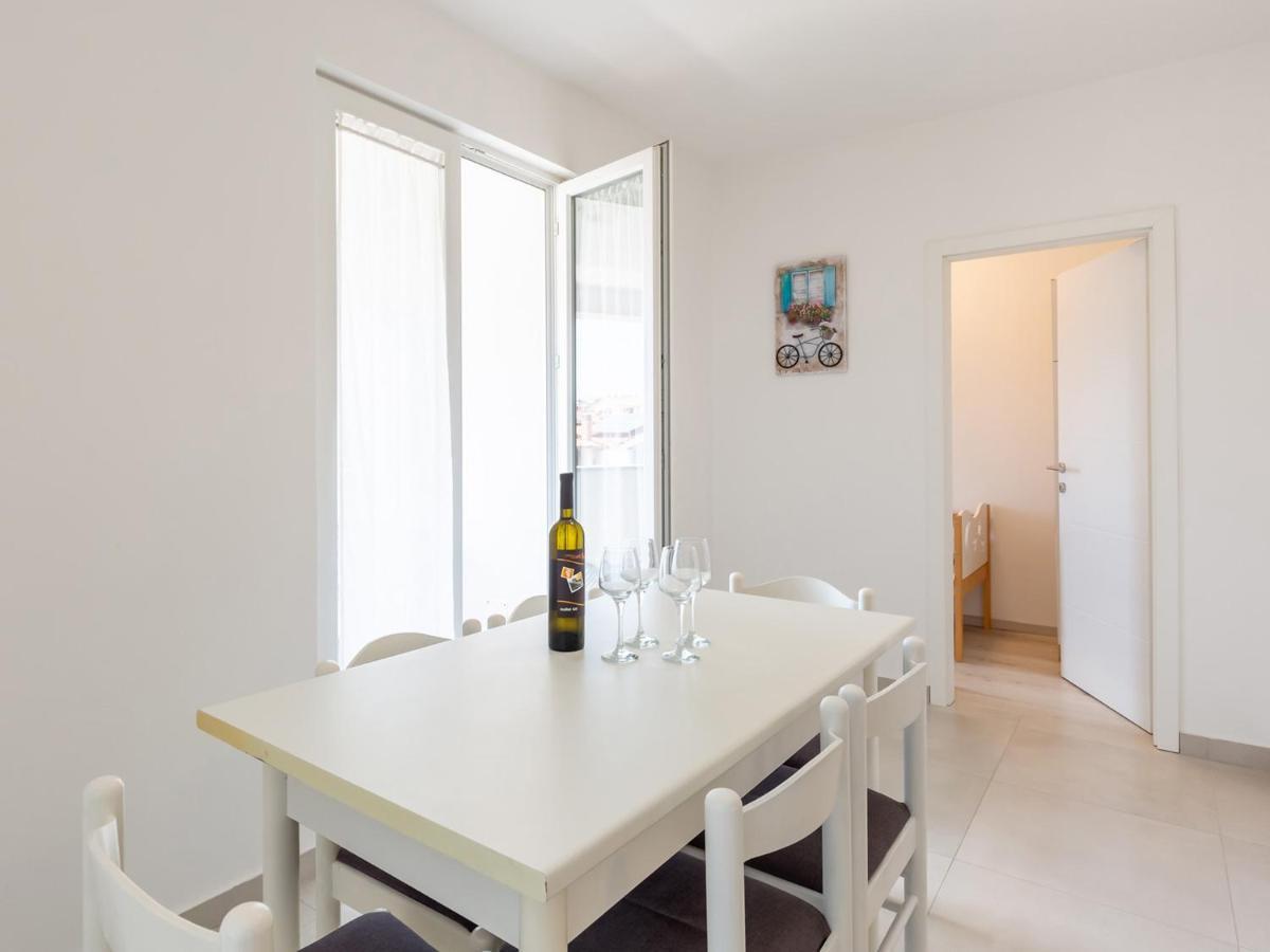 Amoroso Apartment 200M From Sea Πόρετς Εξωτερικό φωτογραφία