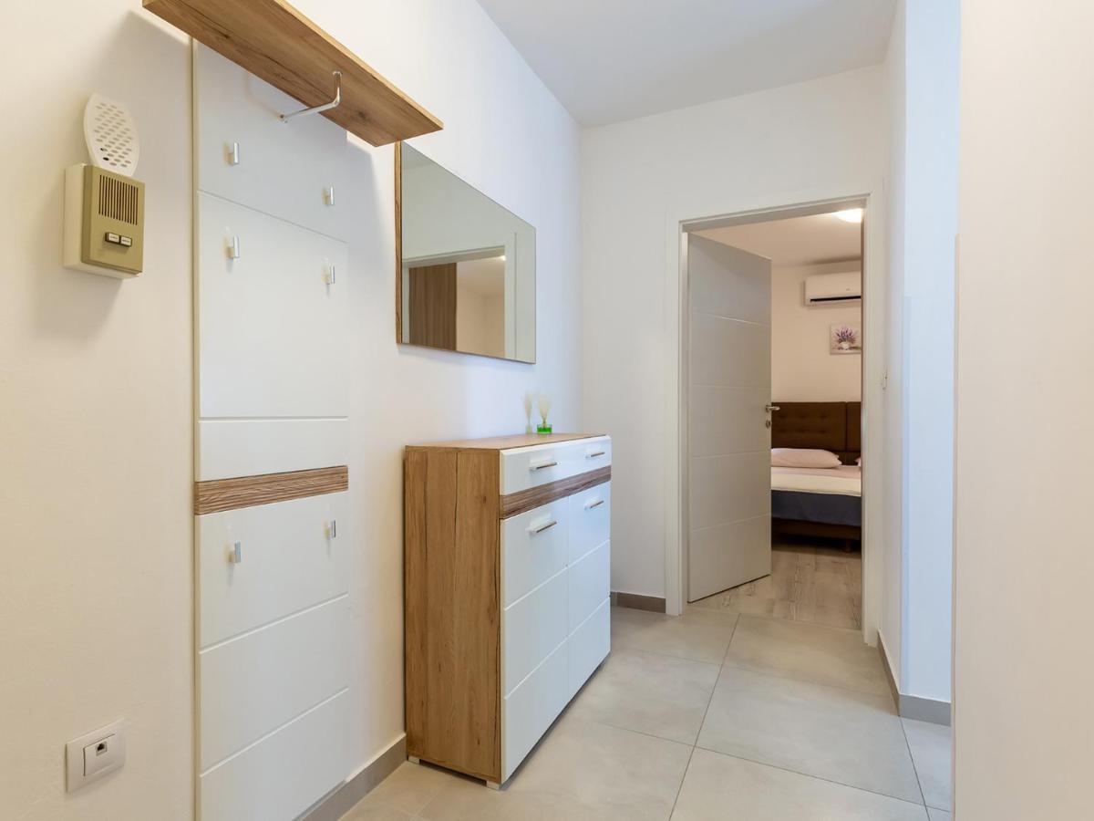 Amoroso Apartment 200M From Sea Πόρετς Εξωτερικό φωτογραφία