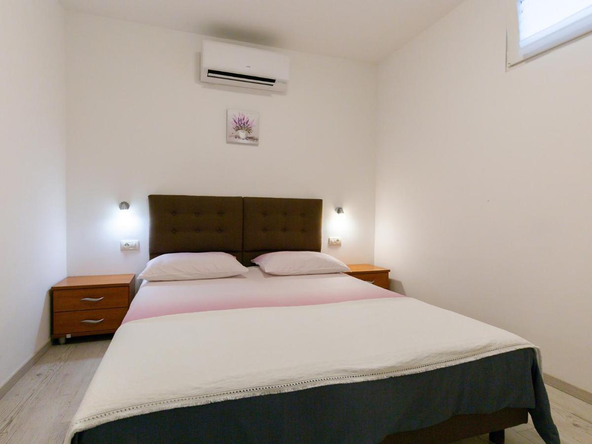 Amoroso Apartment 200M From Sea Πόρετς Εξωτερικό φωτογραφία