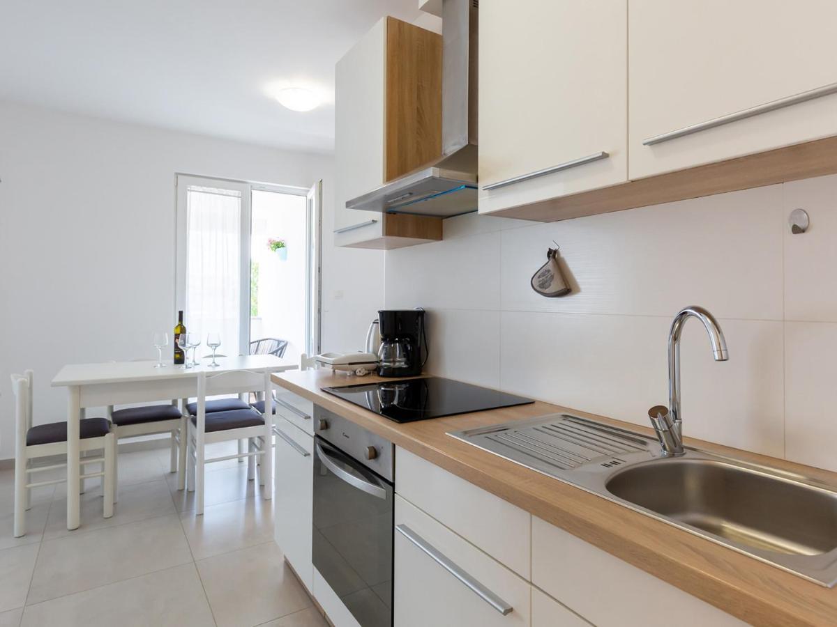 Amoroso Apartment 200M From Sea Πόρετς Εξωτερικό φωτογραφία