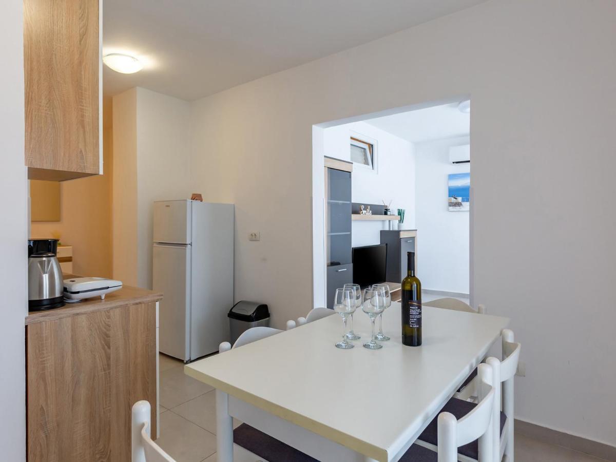 Amoroso Apartment 200M From Sea Πόρετς Εξωτερικό φωτογραφία