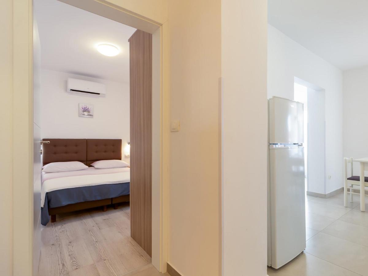 Amoroso Apartment 200M From Sea Πόρετς Εξωτερικό φωτογραφία