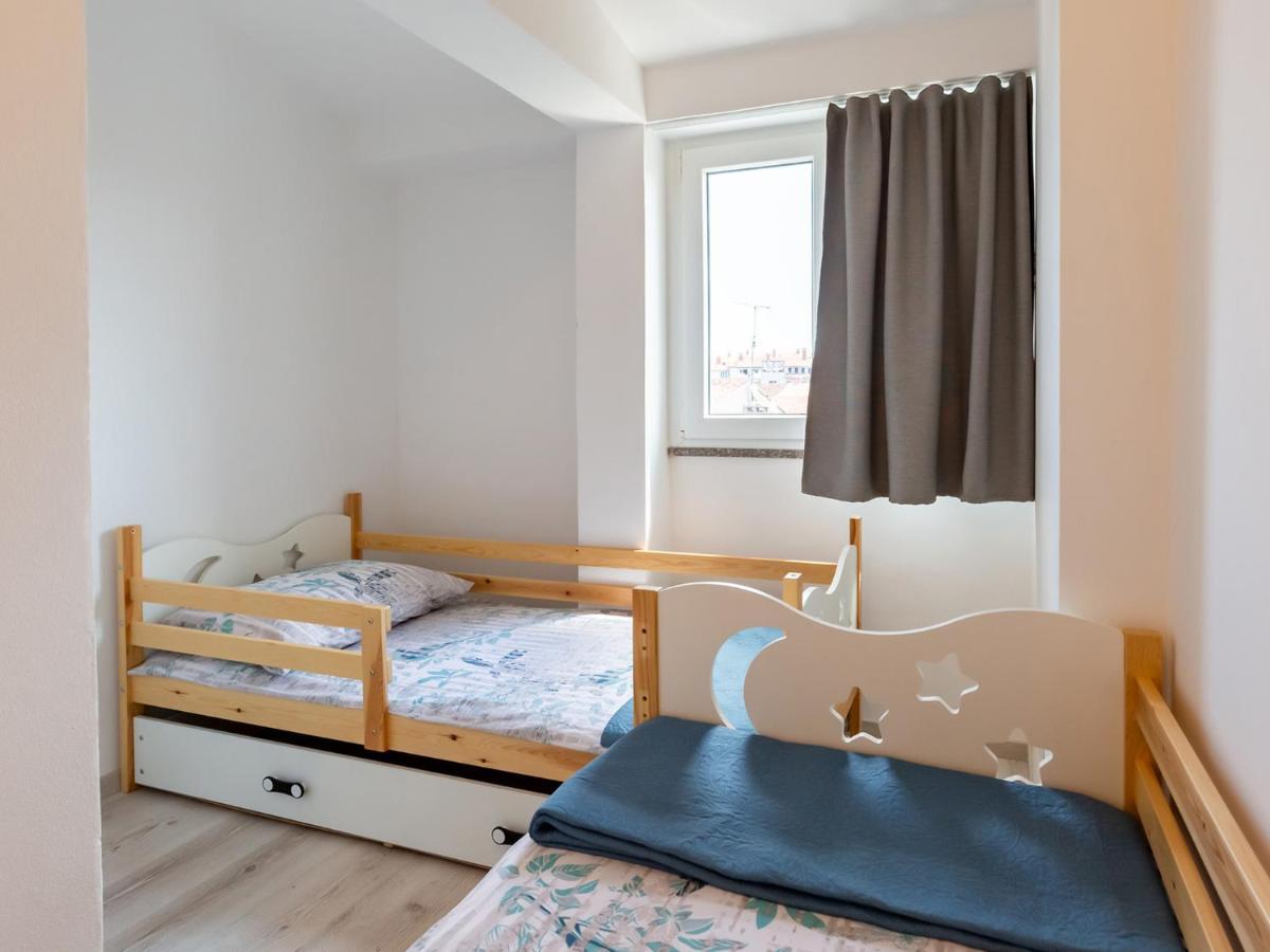 Amoroso Apartment 200M From Sea Πόρετς Εξωτερικό φωτογραφία