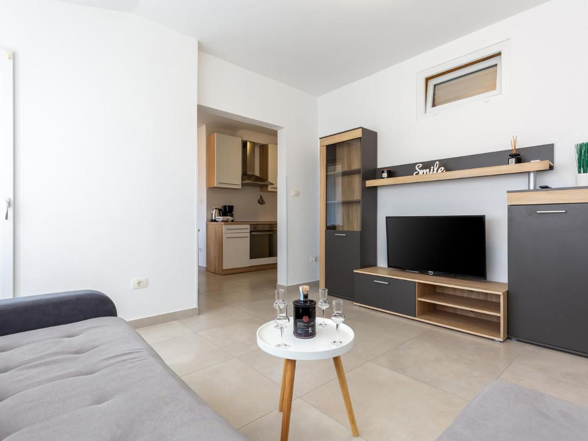Amoroso Apartment 200M From Sea Πόρετς Εξωτερικό φωτογραφία