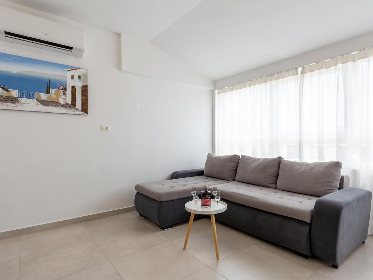 Amoroso Apartment 200M From Sea Πόρετς Εξωτερικό φωτογραφία